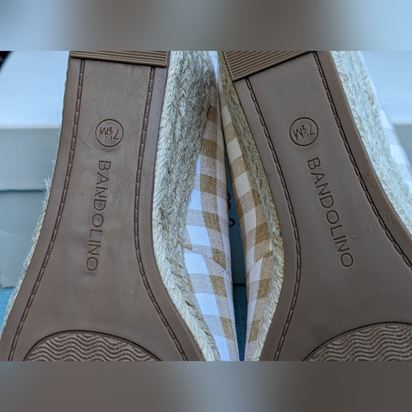 NWOT 7.5M Bandolino Peep Toe, Slip On Wedge White & Tan Espadrilles - Picture 8 of 10